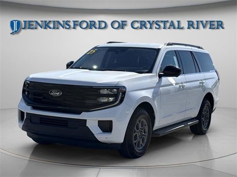 Used 2025 Ford Expedition Active image 3