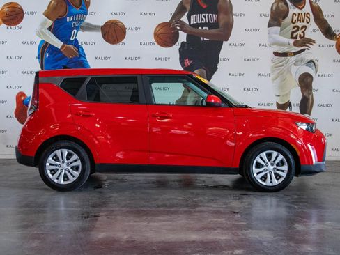Used 2023 Kia Soul LX image 17
