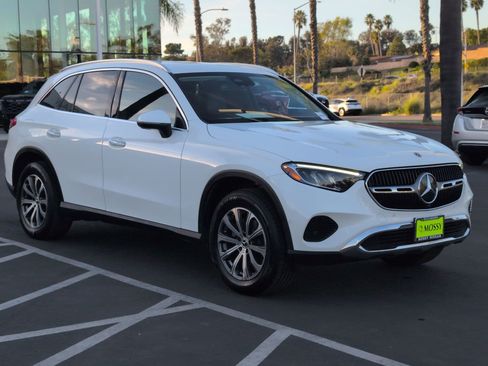 Used 2024 Mercedes-Benz GLC 300 4MATIC image 2