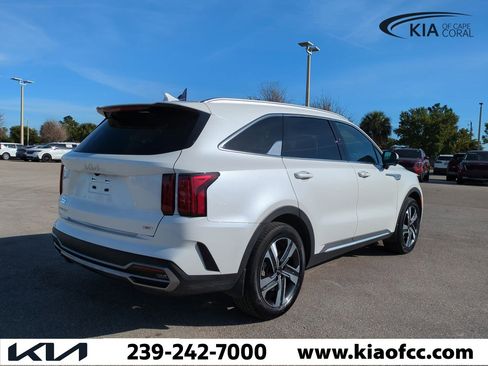 Certified 2023 Kia Sorento SX Prestige w/ Panoramic Sunroof Package image 5