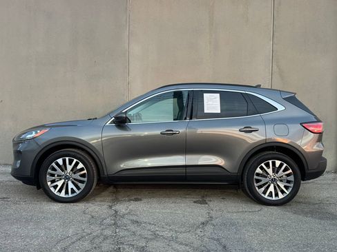 Used 2022 Ford Escape Titanium w/ Class II Trailer Tow Package image 32