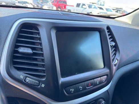 Used 2016 Jeep Cherokee Trailhawk w/ Comfort/Convenience Group AWD/4WD image 9