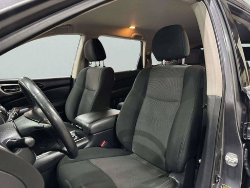Used 2019 Nissan Pathfinder SV AWD/4WD image 24