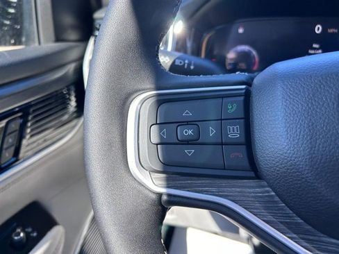 New 2024 Jeep Wagoneer L Series III w/ Premium Group I image 16