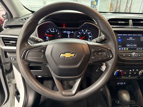 Used 2021 Chevrolet TrailBlazer LS FWD image 5