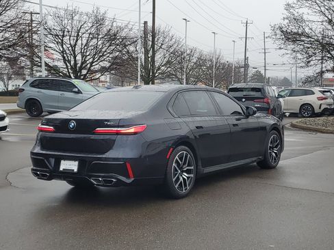 Used 2023 BMW 760i xDrive image 3