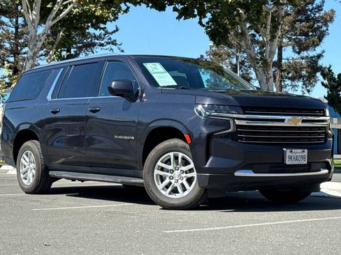 Used 2024 Chevrolet Suburban LT image 2