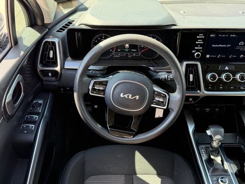 Used 2022 Kia Sorento LX AWD/4WD image 10