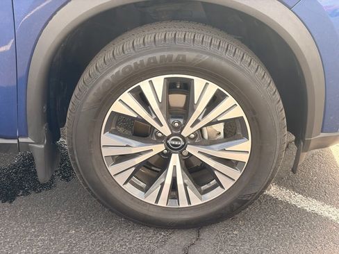 Certified 2023 Nissan Rogue SV FWD image 10