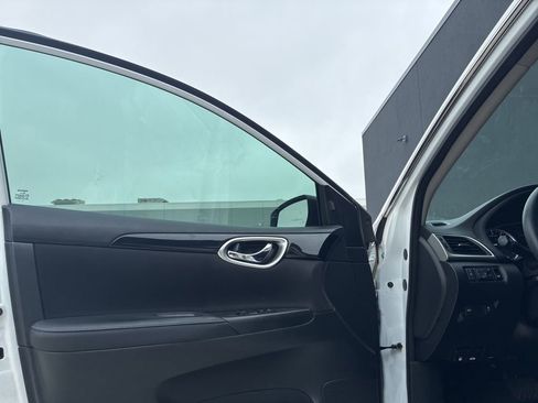 Used 2019 Nissan Sentra SV w/ Special Edition Package FWD image 14
