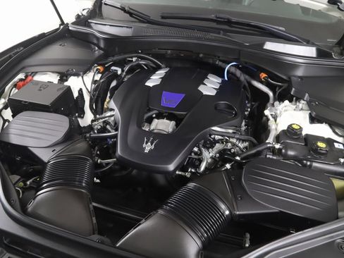 Used 2022 Maserati Levante Modena image 18