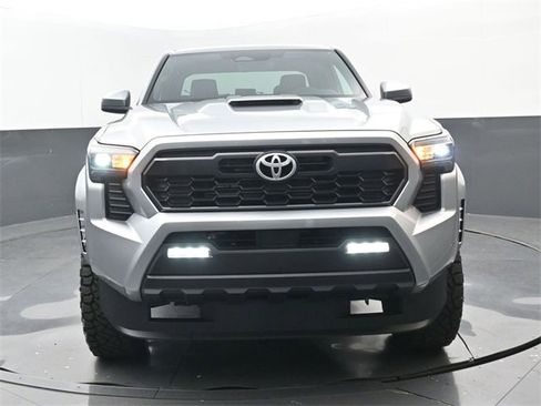 Used 2025 Toyota Tacoma TRD Sport image 19