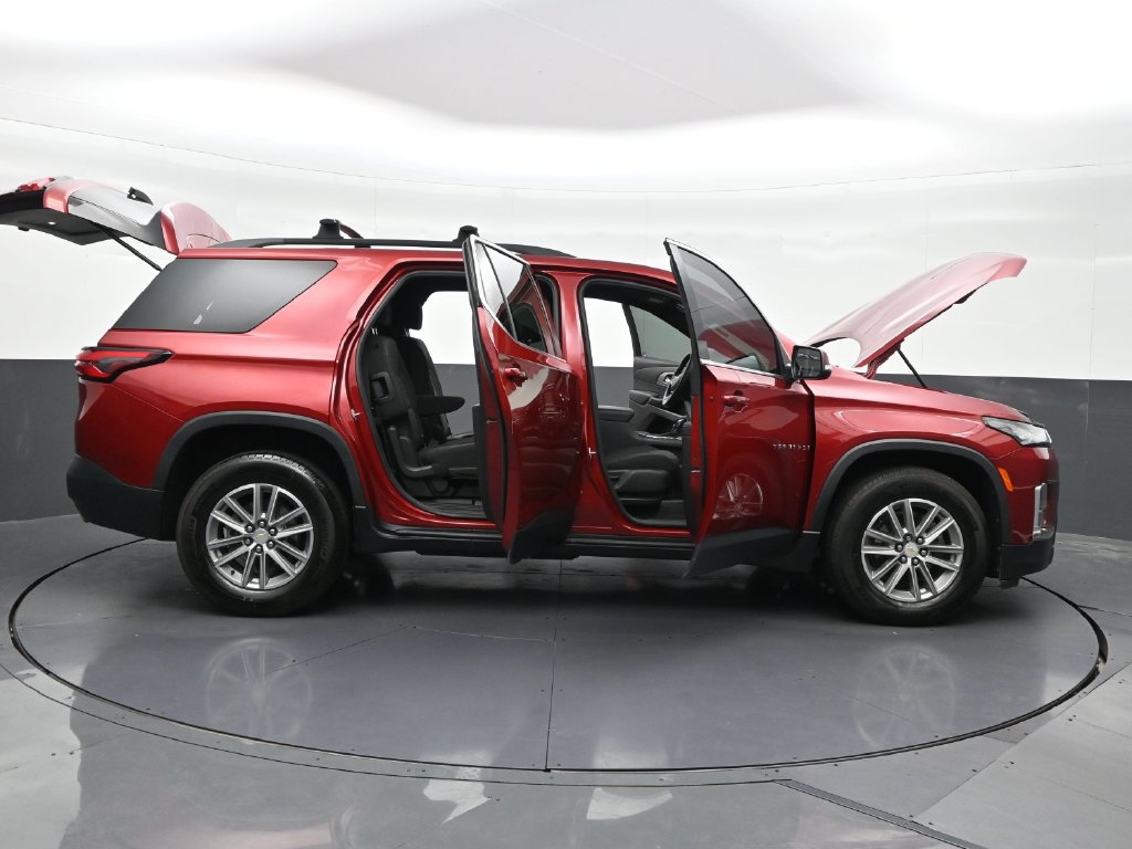 Used 2022 Chevrolet Traverse LT FWD image 35