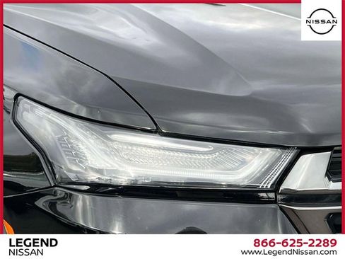 Used 2023 Chevrolet Traverse RS image 9