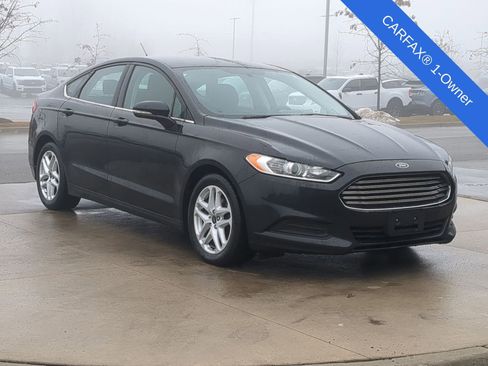 Used 2015 Ford Fusion SE image 10