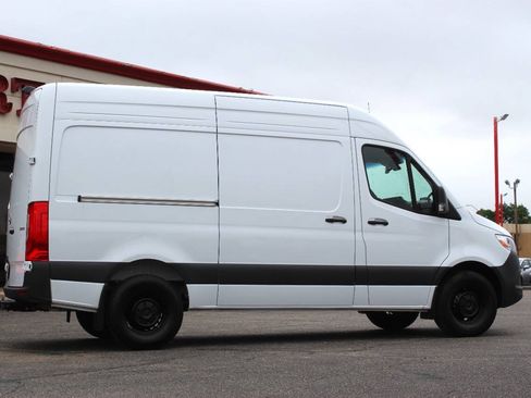 Used 2025 Mercedes-Benz Sprinter 2500 image 3