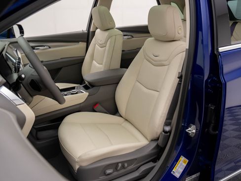 New 2026 Cadillac XT5 Premium Luxury image 17