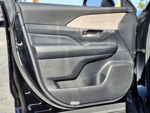 Used 2024 Toyota Grand Highlander Platinum image 9