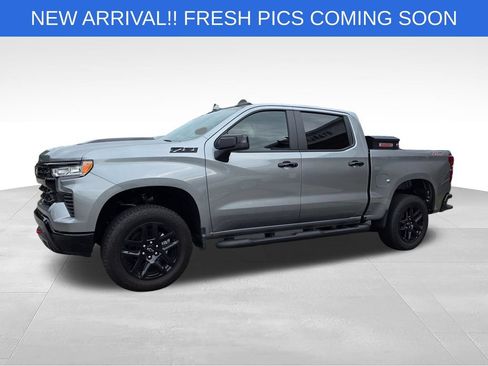 Used 2026 Chevrolet Silverado 1500 LT Trail Boss w/ Convenience Package II AWD/4WD image 2