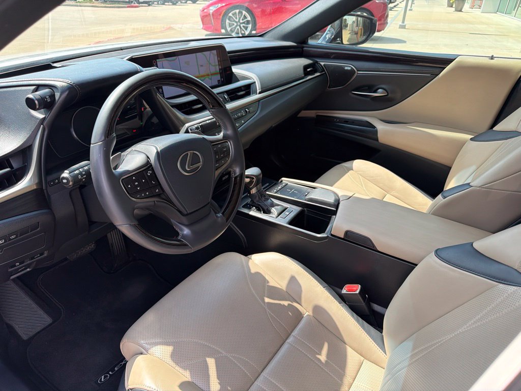 Used 2019 Lexus ES 350 Ultra Luxury w/ Accessory Package 2 FWD image 2