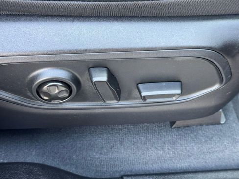 Used 2023 Jeep Grand Cherokee Limited w/ Black Appearance Package image 11