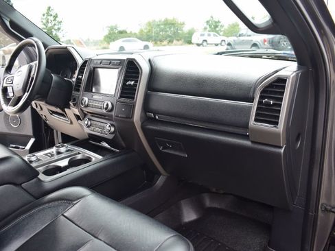 Used 2018 Ford Expedition XLT w/ Equipment Group 202A image 18