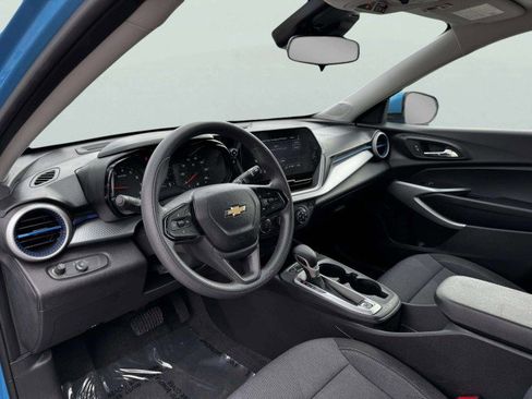 Used 2025 Chevrolet Trax LS w/ LS Convenience Package image 20