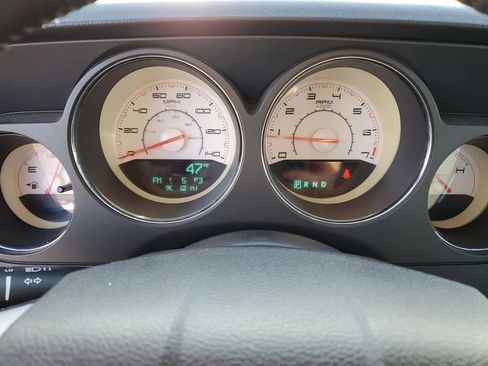 Used 2011 Dodge Challenger Base image 11