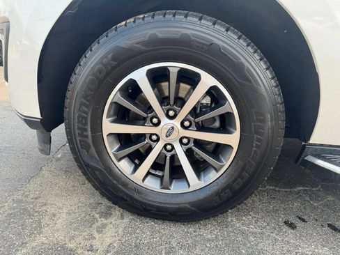 Used 2019 Ford Expedition XLT w/ Equipment Group 202A AWD/4WD image 38