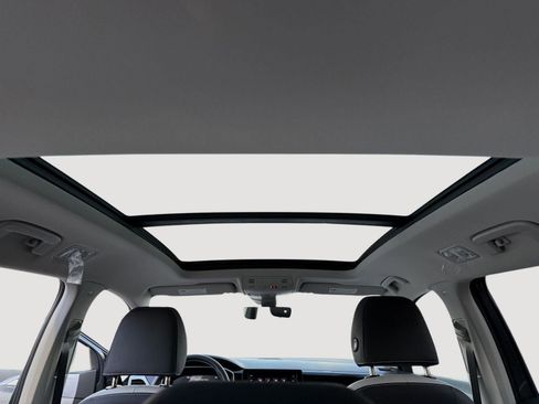 New 2026 Volkswagen Taos SE image 13