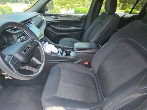 Used 2024 Jeep Grand Cherokee Laredo X w/ Luxury Tech Group I RWD image 11