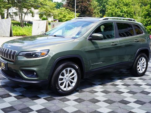 Used 2019 Jeep Cherokee Latitude w/ Popular Appearance Group AWD/4WD image 32