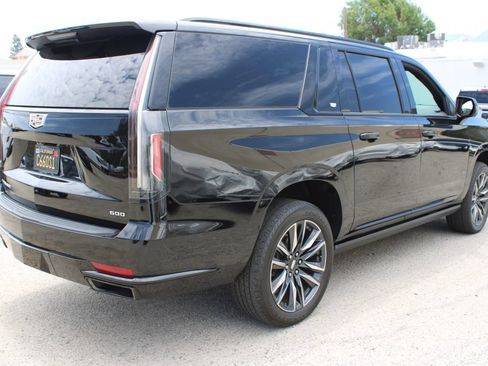 Used 2021 Cadillac Escalade ESV Sport w/ Driver Assist Tech Package AWD/4WD image 4