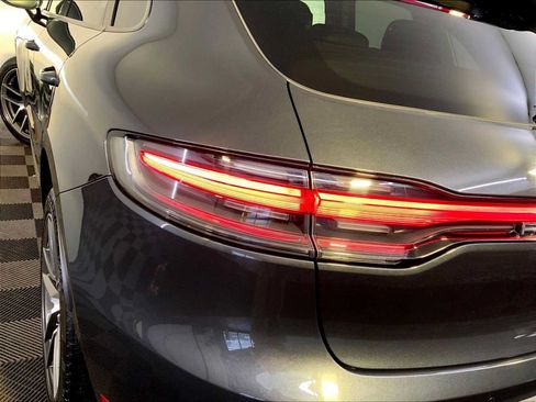 Certified 2024 Porsche Macan AWD/4WD image 30