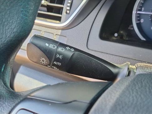 Used 2016 Toyota Camry LE FWD image 15