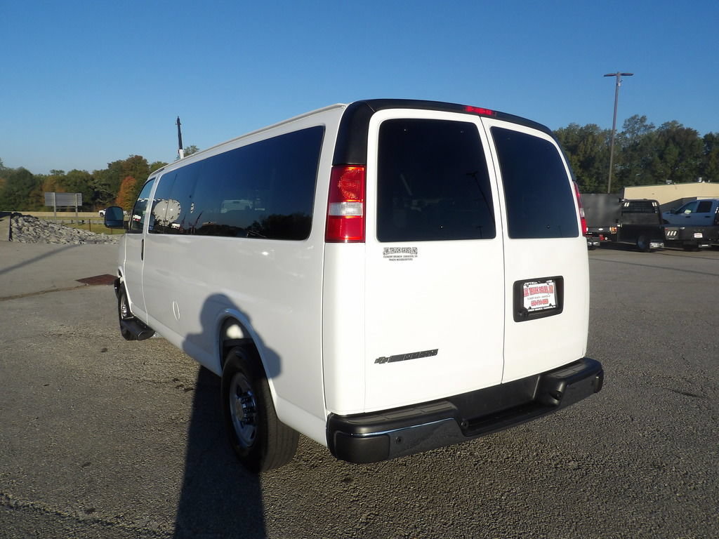Used 2025 Chevrolet Express 3500 LT w/ LT Preferred Equipment Group RWD image 5