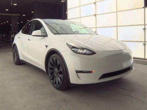 Used 2024 Tesla Model Y Performance image 4