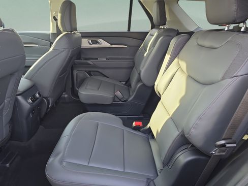 New 2026 Ford Explorer Active w/ Active Comfort Package AWD/4WD image 6