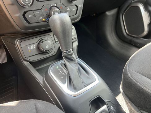 Used 2023 Jeep Renegade Latitude AWD/4WD image 24