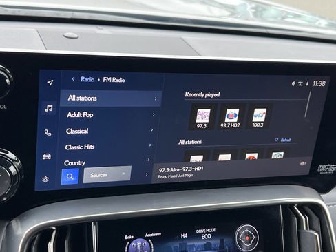 Used 2024 Lexus LX 600 4WD w/ Luxury Package image 18