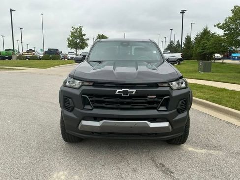 Used 2023 Chevrolet Colorado Trail Boss w/ Technology Package AWD/4WD image 9