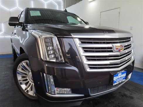 Used 2018 Cadillac Escalade ESV Platinum AWD/4WD image 3