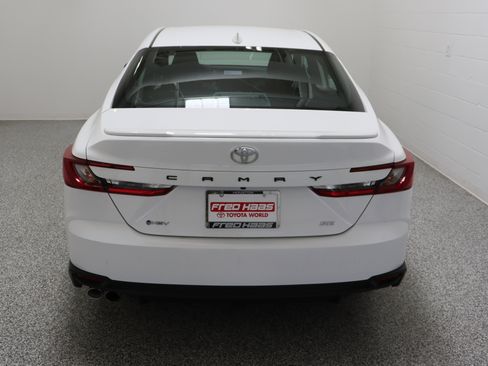 Used 2025 Toyota Camry SE FWD image 7