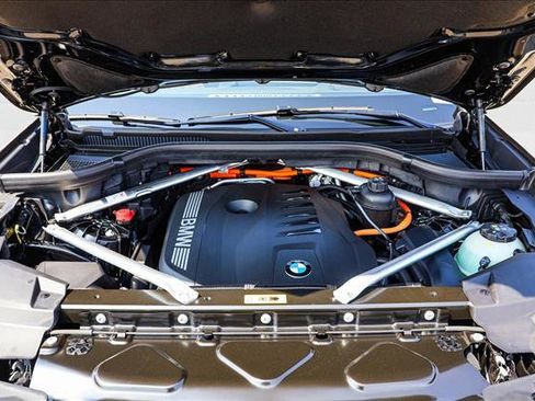 Used 2026 BMW X5 xDrive50e w/ Executive Package image 26