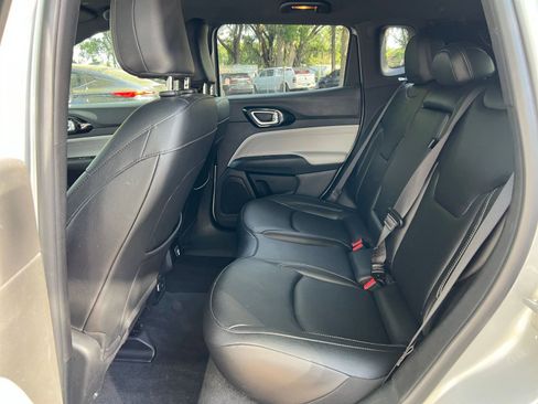 Used 2025 Jeep Compass Limited image 40