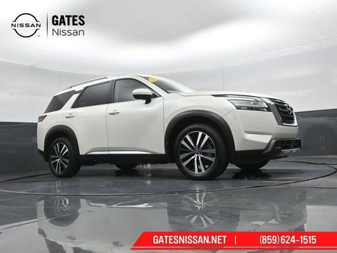 Used 2024 Nissan Pathfinder Platinum AWD/4WD image 45
