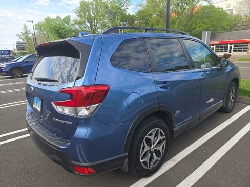 Used 2019 Subaru Forester Premium w/ All-Weather Package AWD/4WD image 11