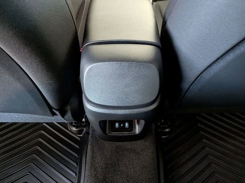 Used 2025 Hyundai Elantra SEL image 30