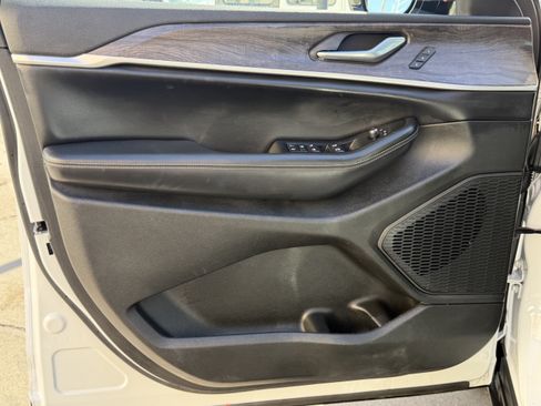 Certified 2023 Jeep Grand Cherokee Limited w/ Luxury Tech Group II RWD image 19