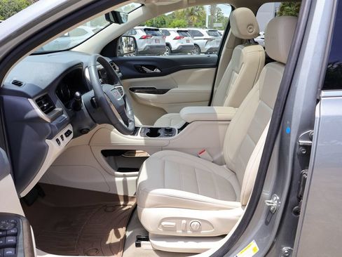 Used 2023 GMC Acadia Denali w/ Denali Ultimate Package FWD image 8